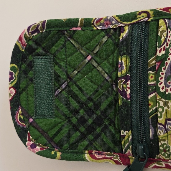 Vera Bradley Green & Pink Wallet. - Picture 5 of 11
